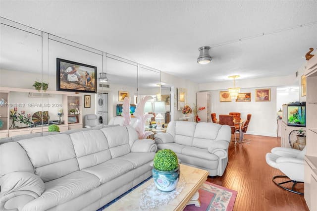 4160 Inverrary Drive 308, Lauderhill, FL 33319