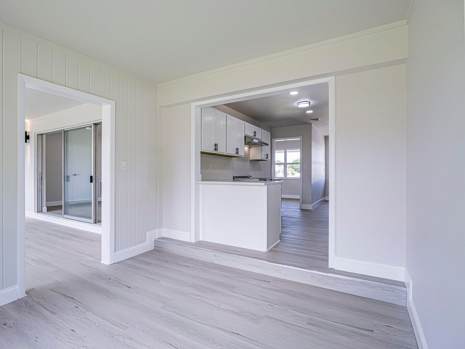 375 Manly Avenue — photo 9