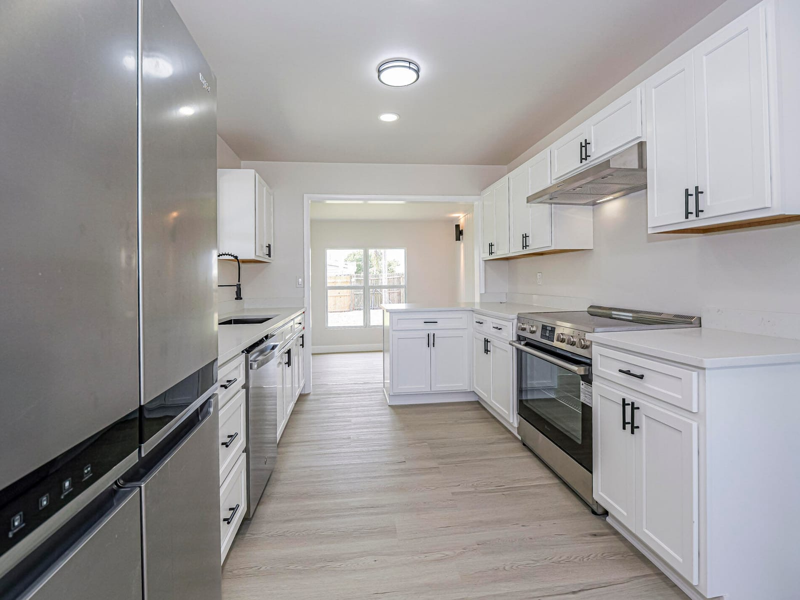 375 Manly Avenue — photo 10