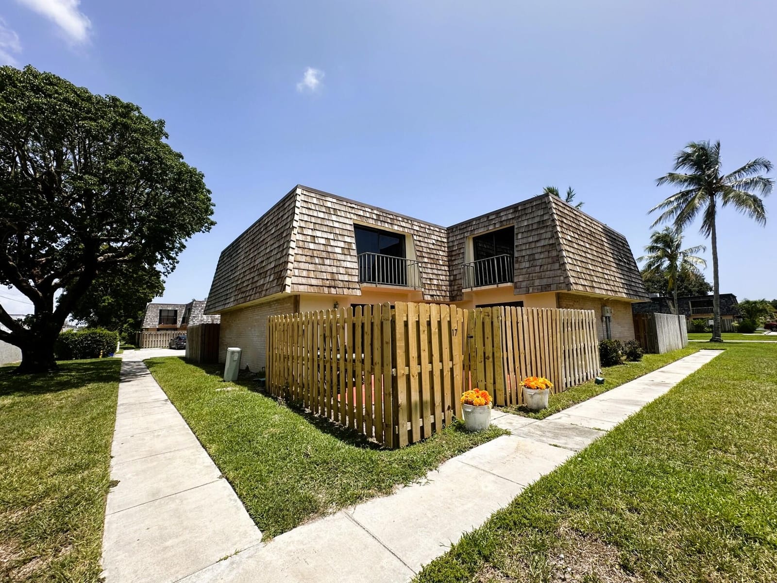 17 LAKE ARBOR Drive — photo 2