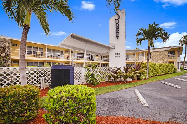 1110 N Riverside Drive 12B, Sun Set Apts Co Op, Pompano Beach, FL