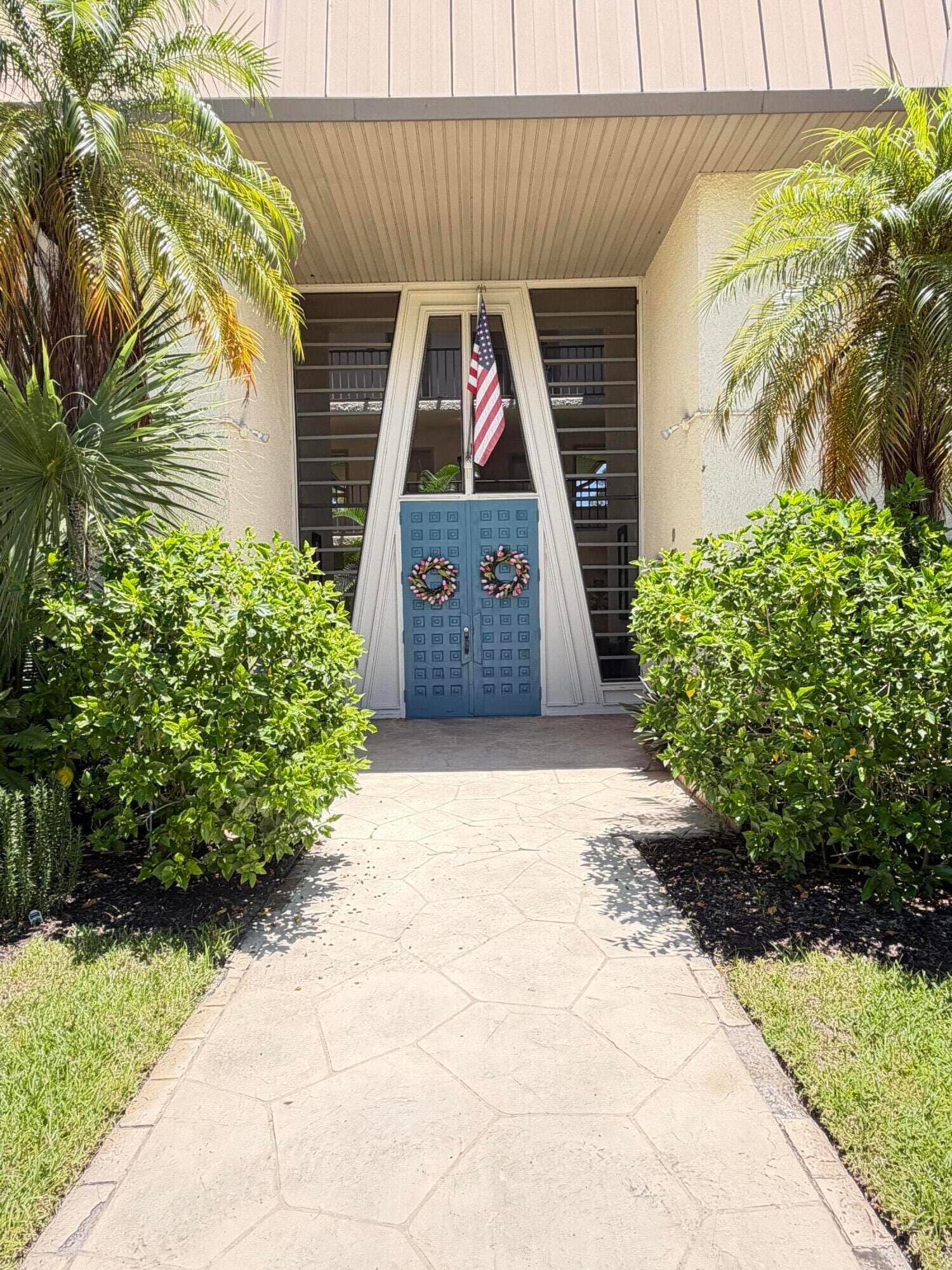 1800 SE Saint Lucie Boulevard 9-305 — photo 2