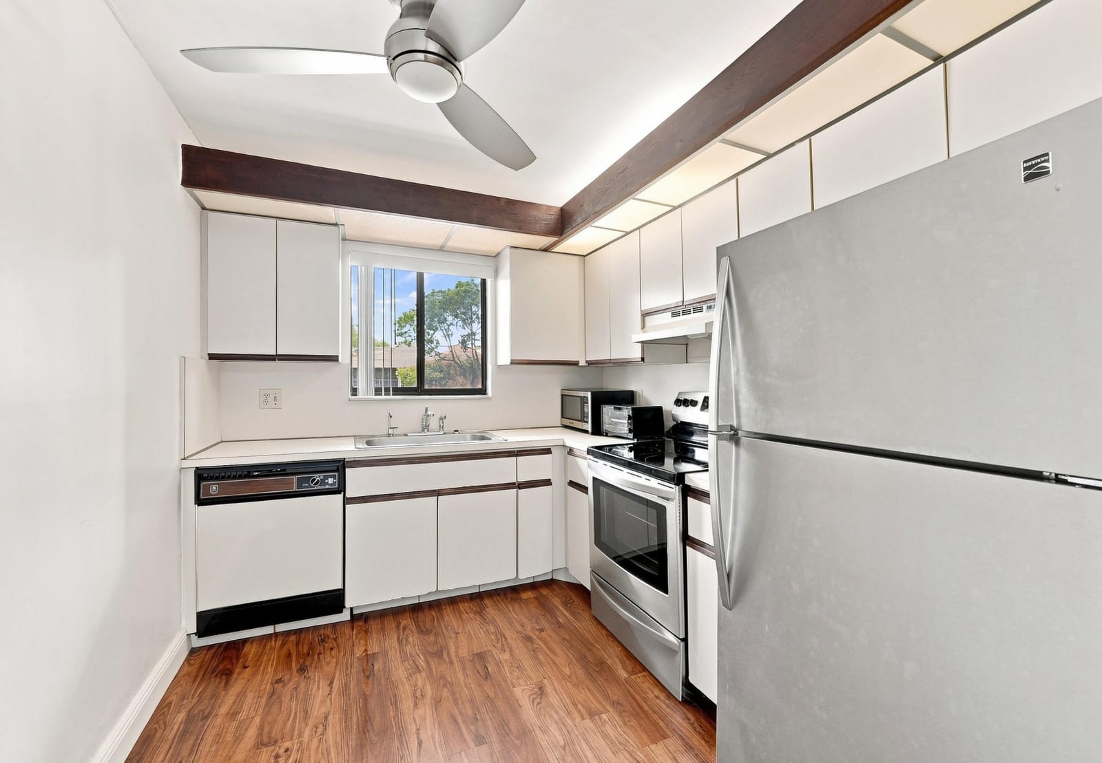 7432 ASHMONT Circle 208 — photo 9