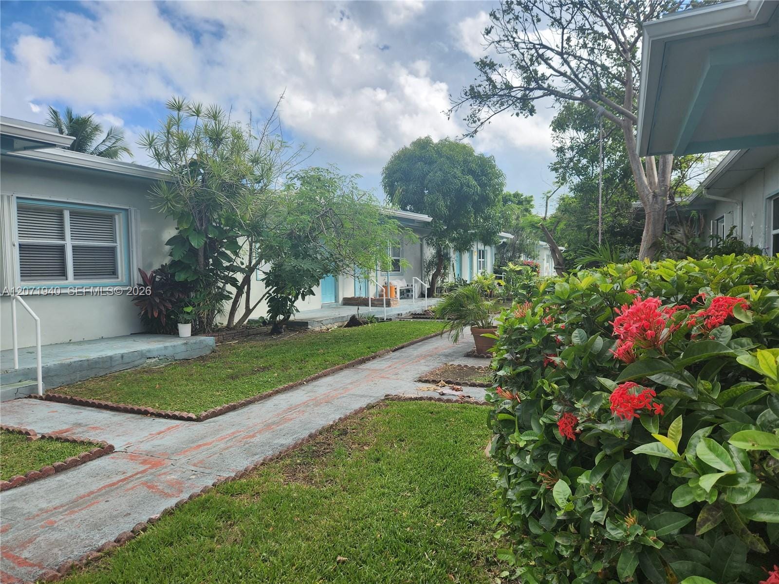 1239 Marseille Drive 4 — photo 1