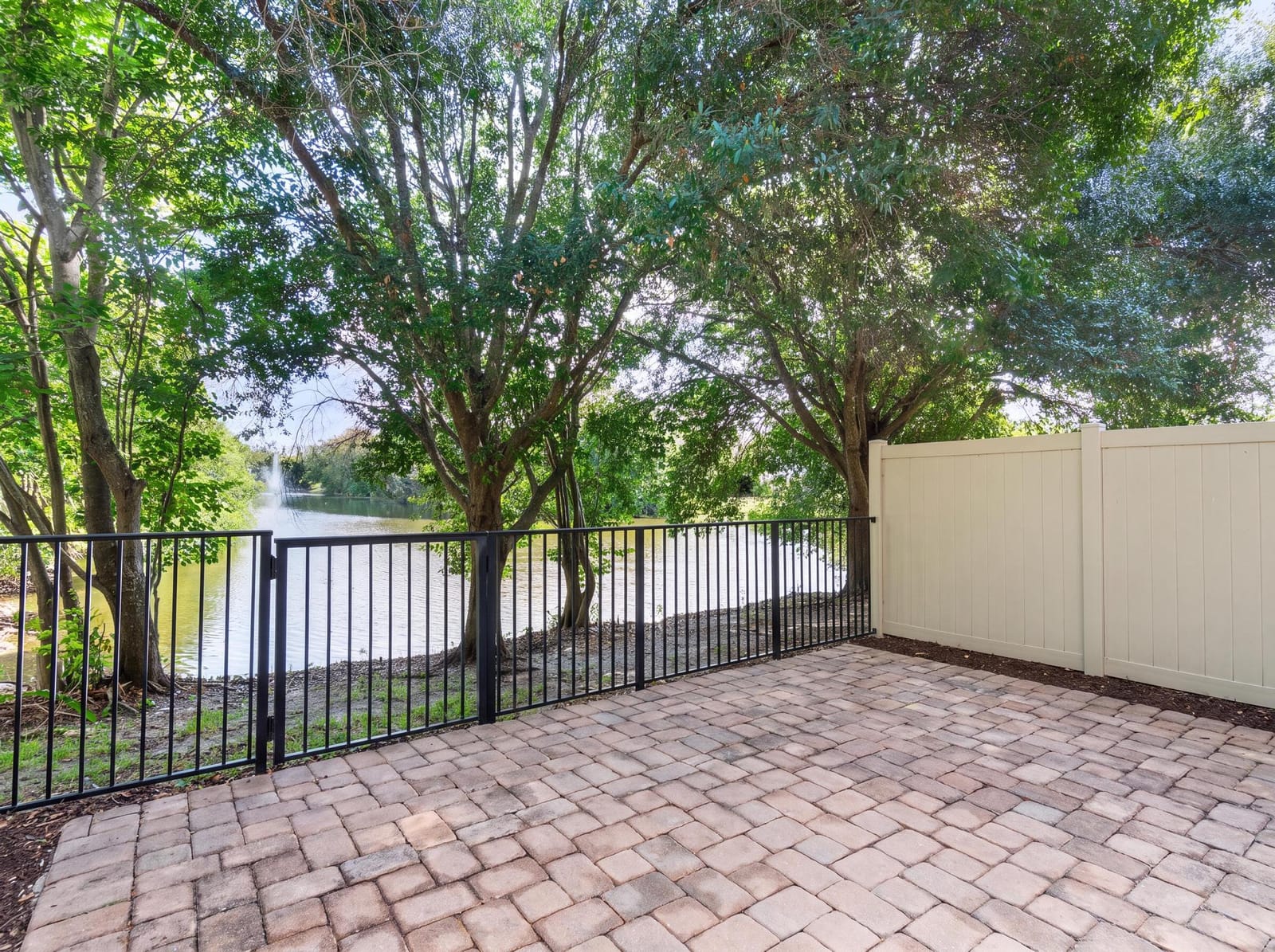 301 LAKE MONTEREY Circle, Boynton Beach, FL 33426 photo 3