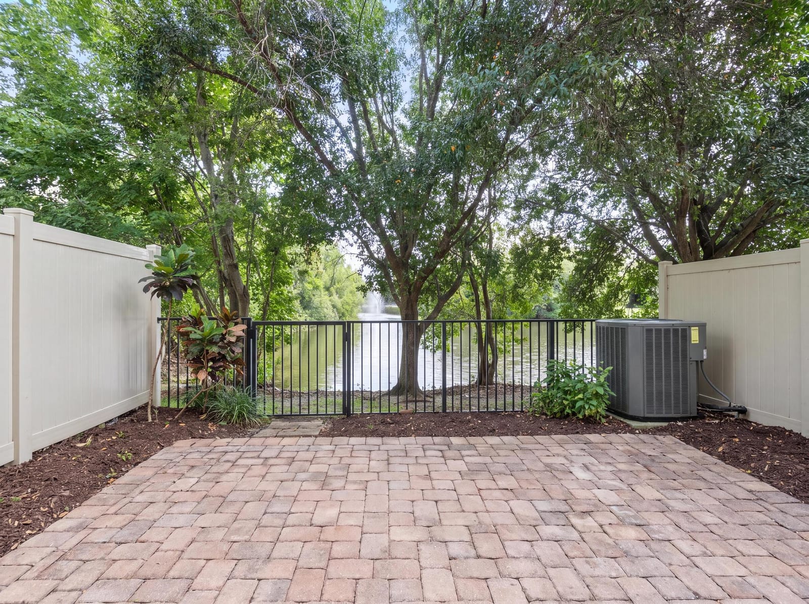 301 LAKE MONTEREY Circle, Boynton Beach, FL 33426 photo 4