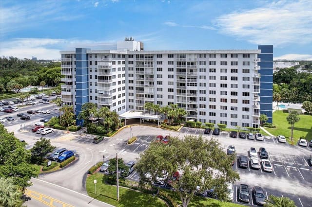 4200 Hillcrest Drive 217, Hillcrest East No 24 Condo, Hollywood, FL