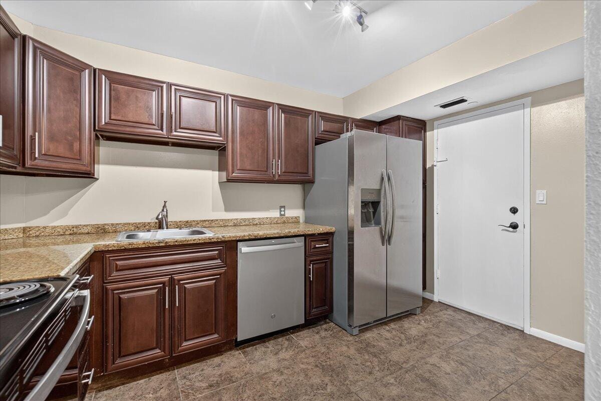 4200 Hillcrest Drive 217, Hollywood, FL 33021 photo 6