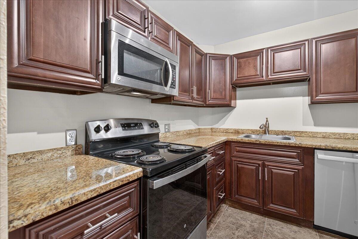 4200 Hillcrest Drive 217, Hollywood, FL 33021 photo 8