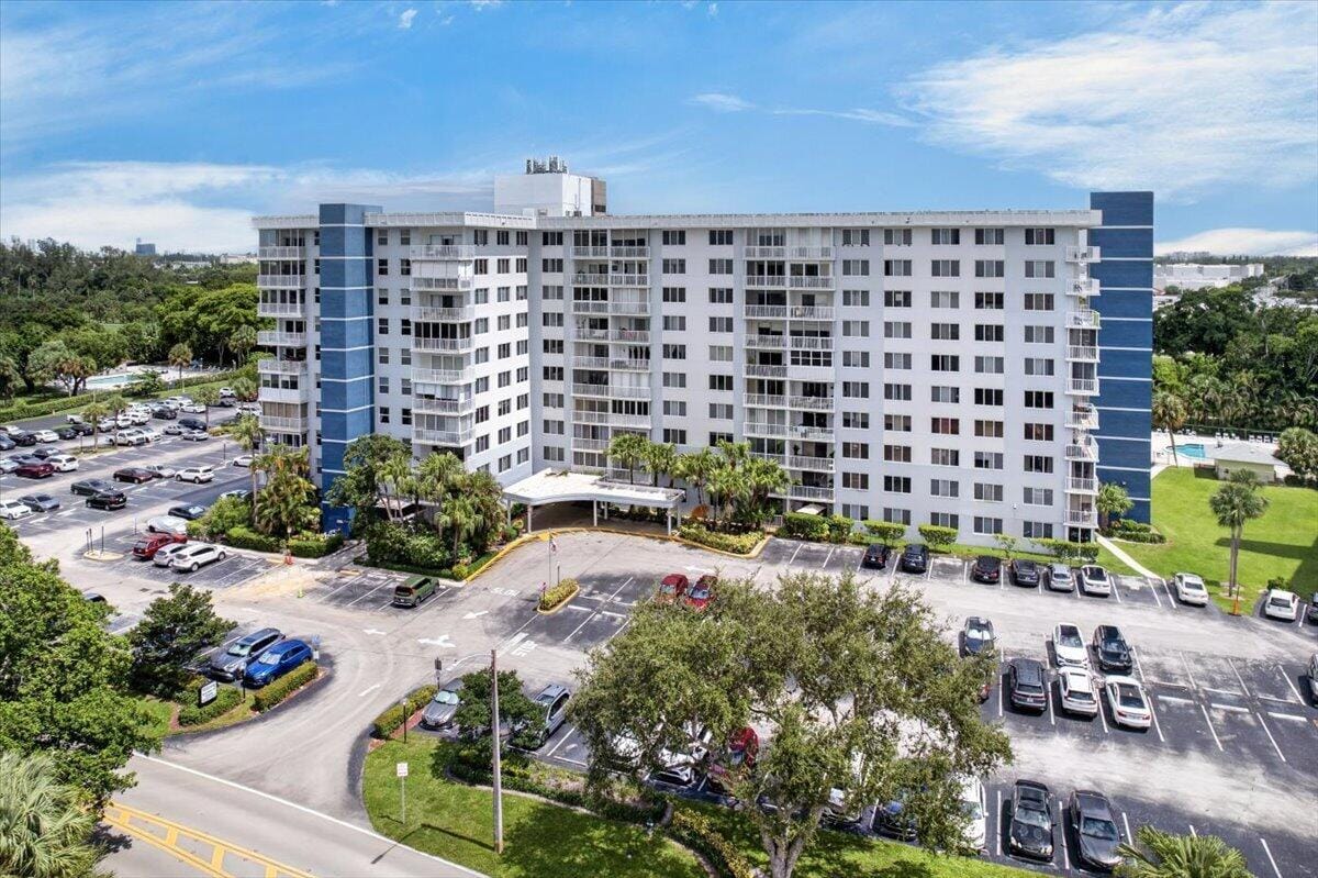 4200 Hillcrest Drive 217, Hollywood, FL 33021
