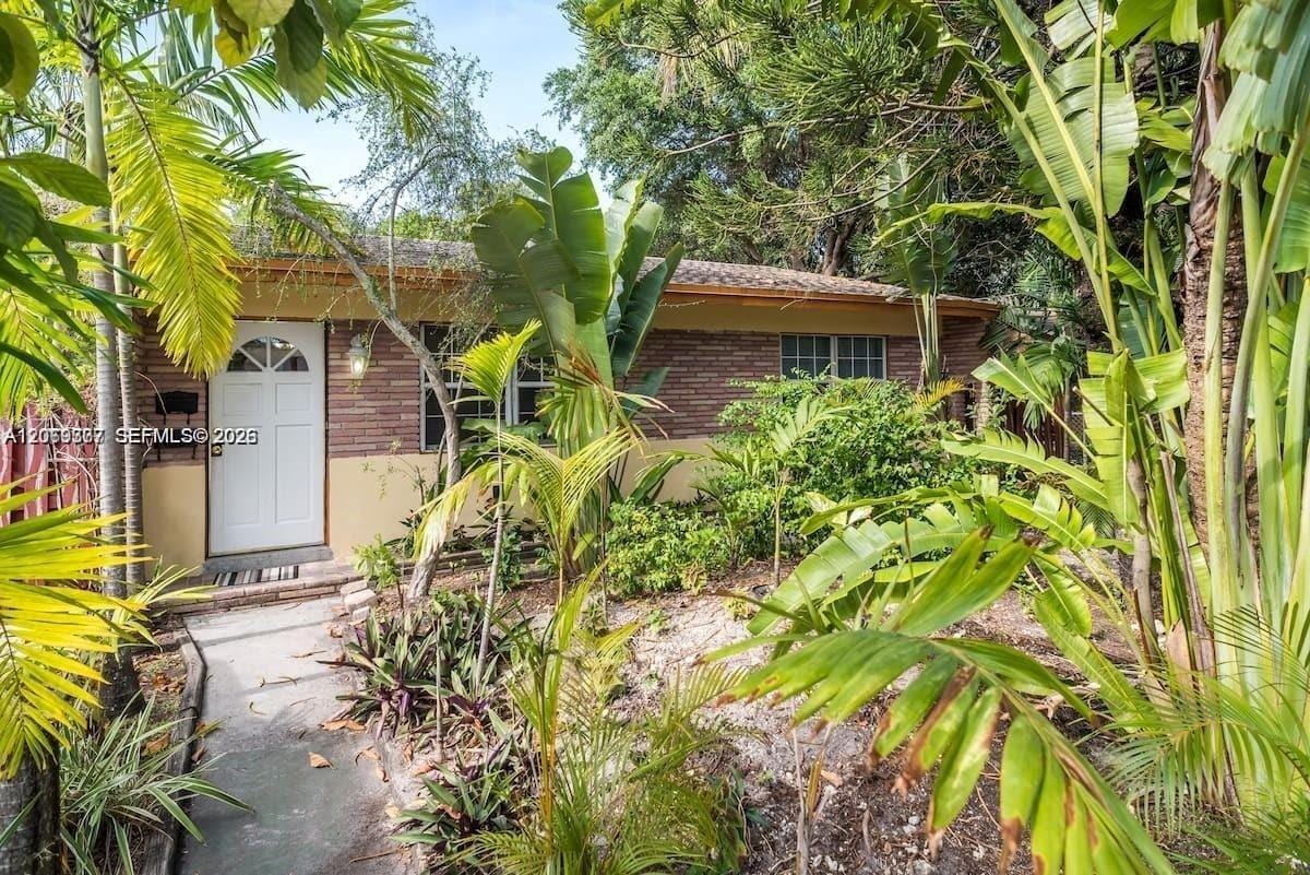 2411 Hayes Street, Hollywood, FL 33020
