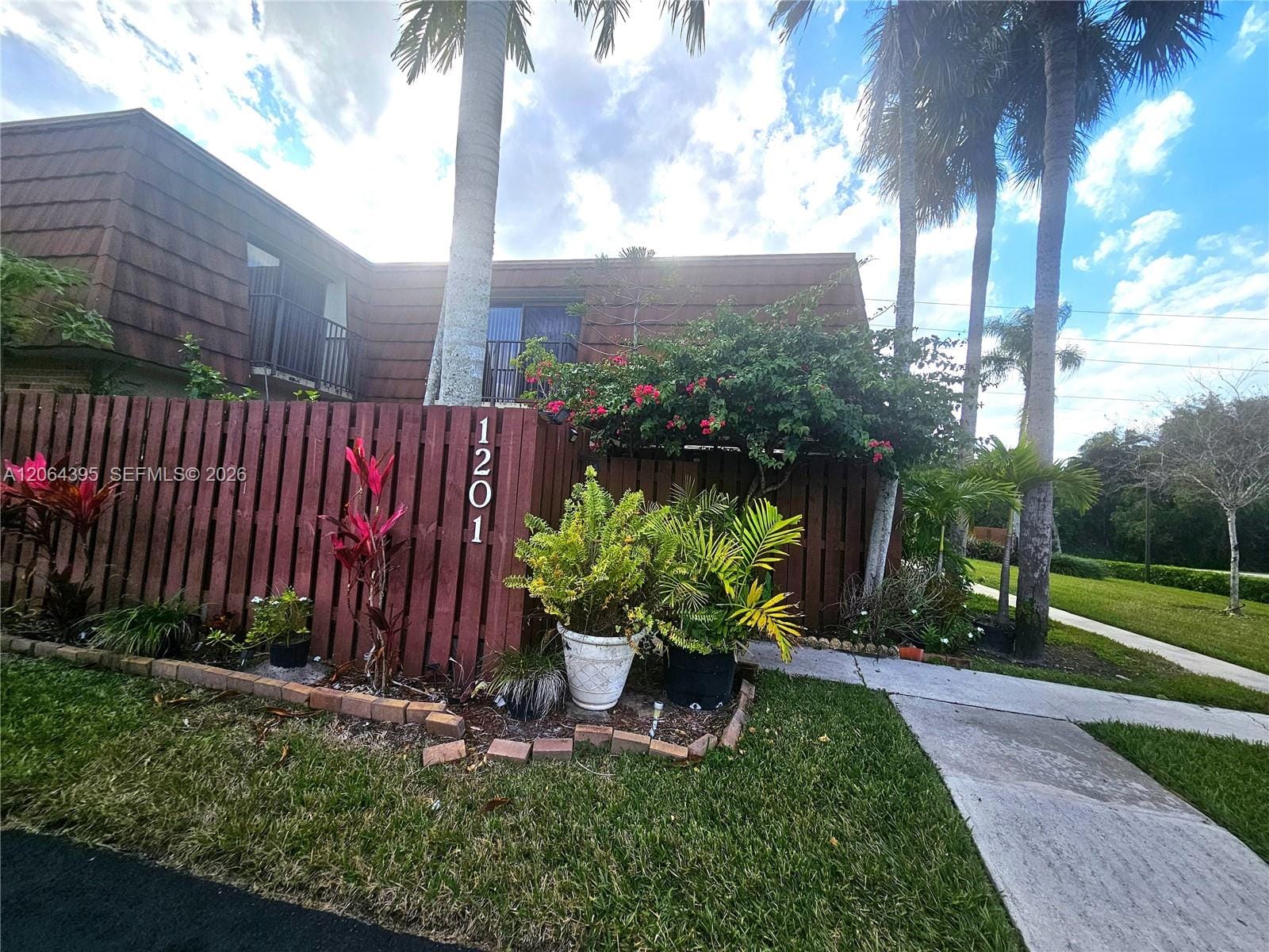 1201 SW 120th Way — photo 4