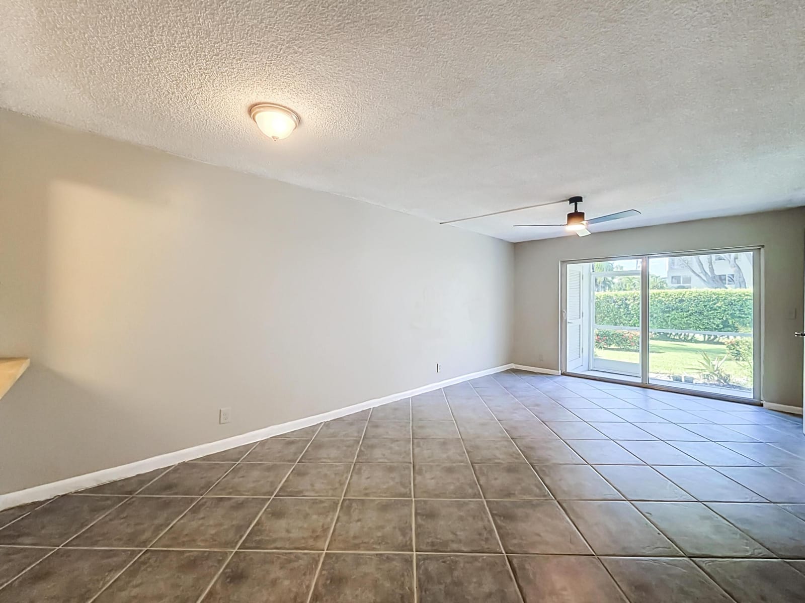 207 TROPIC ISLE Drive 1130 — photo 5