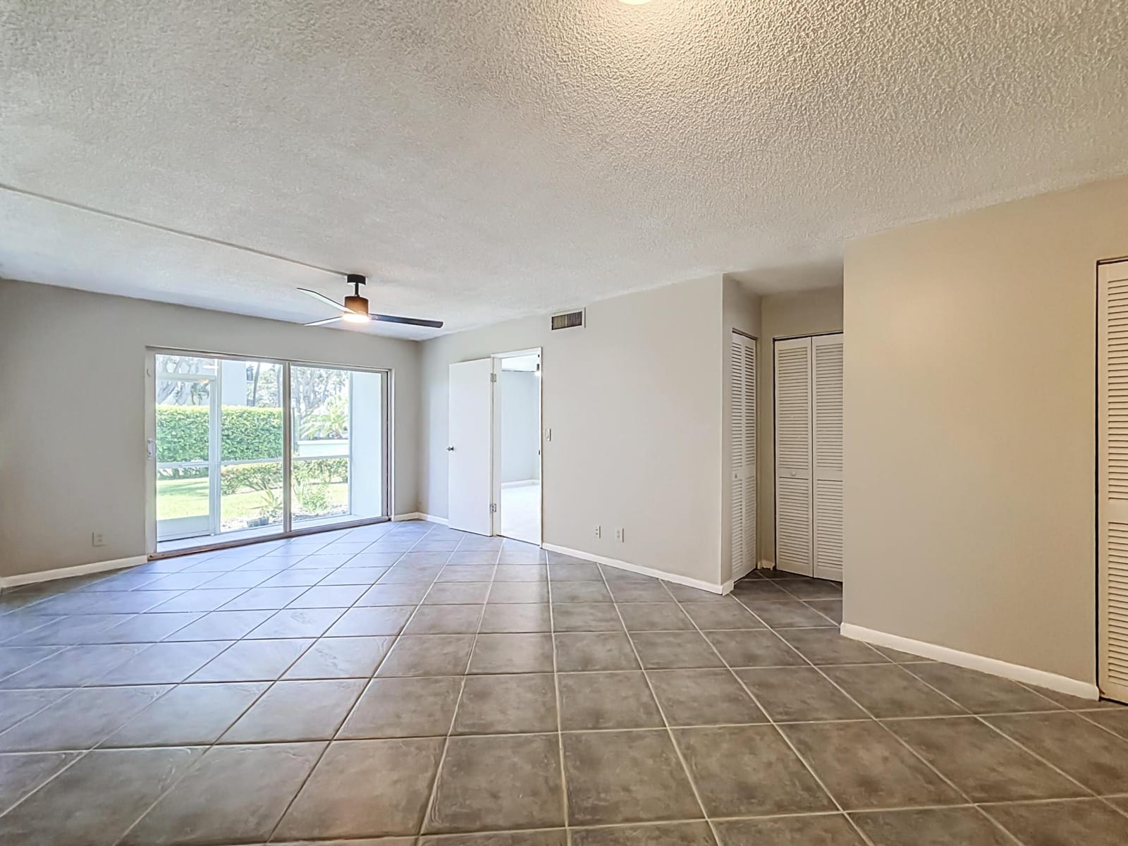 207 TROPIC ISLE Drive 1130 — photo 6