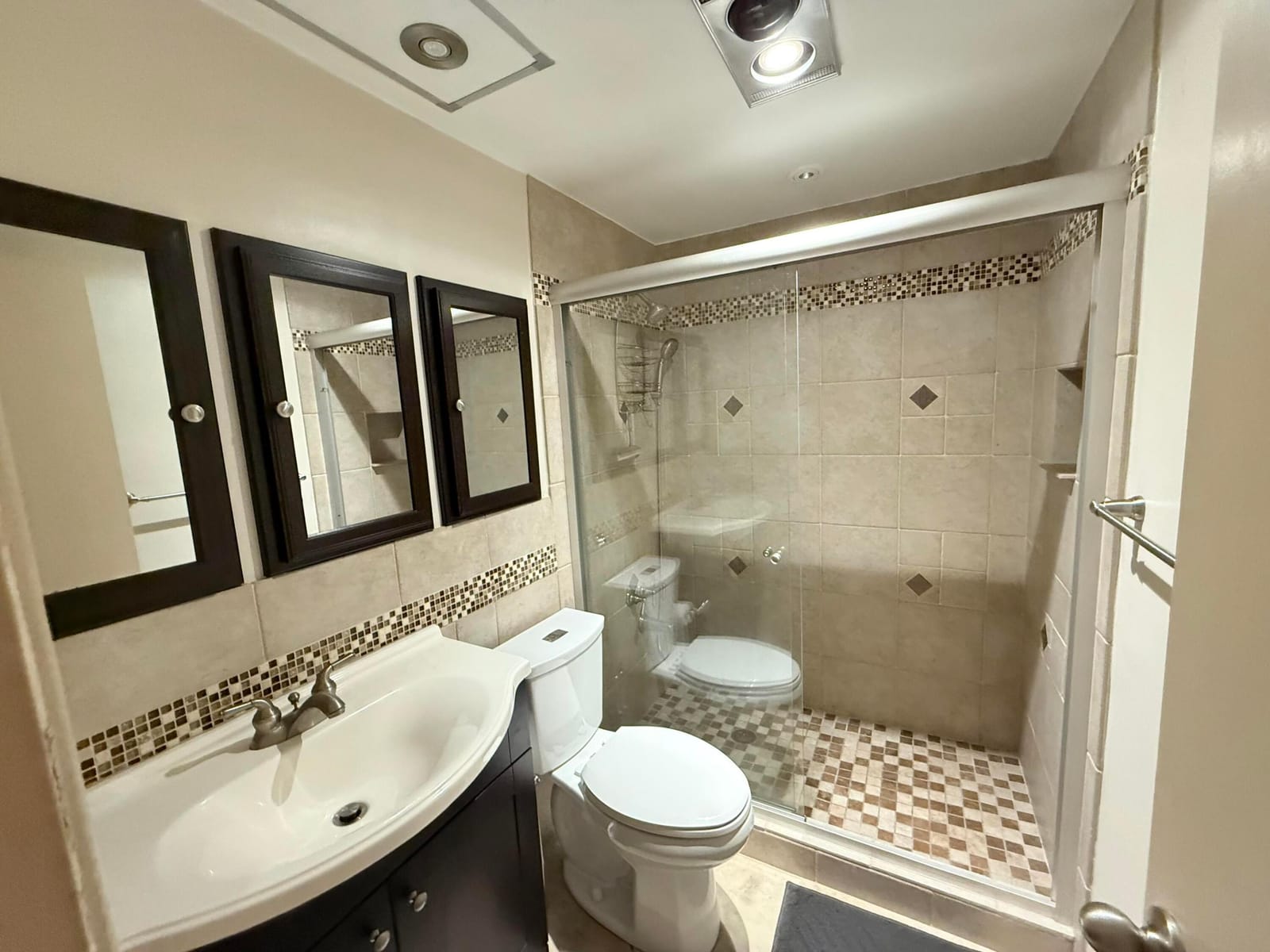 2204 Lake Osborne Drive 5 — photo 8