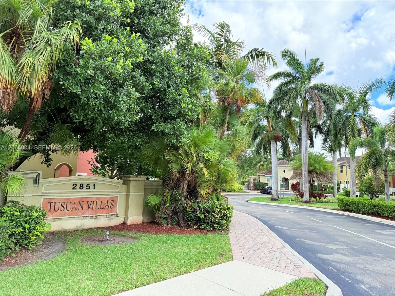 2851 W Prospect Road 704, Tamarac, FL 33309 photo 4