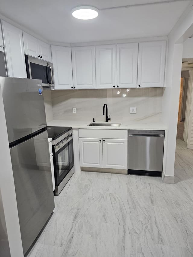 555 Purdy Lane 114, Palm Springs, FL 33461