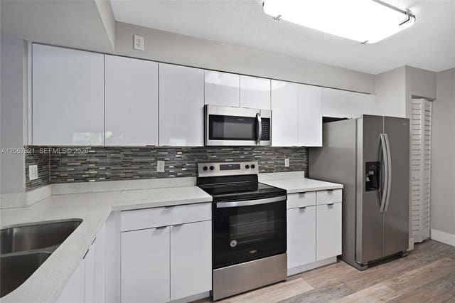 18840 NW 57th Avenue 306, Hialeah, FL 33015