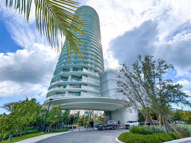 2411 Laguna Circle 809, North Miami, FL 33181
