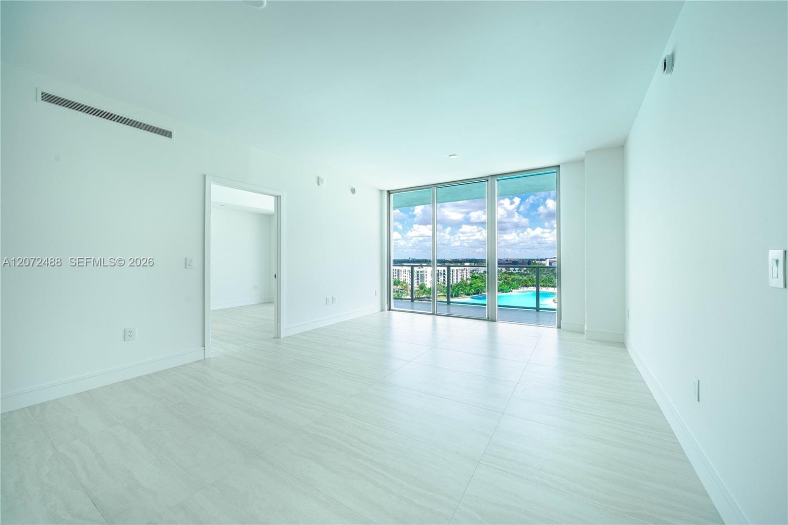 2411 Laguna Circle 809 — photo 12