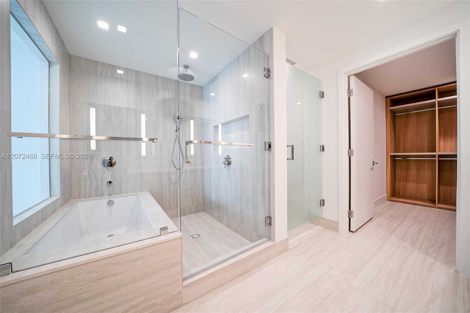 2411 Laguna Circle 809, North Miami, FL 33181 photo 16