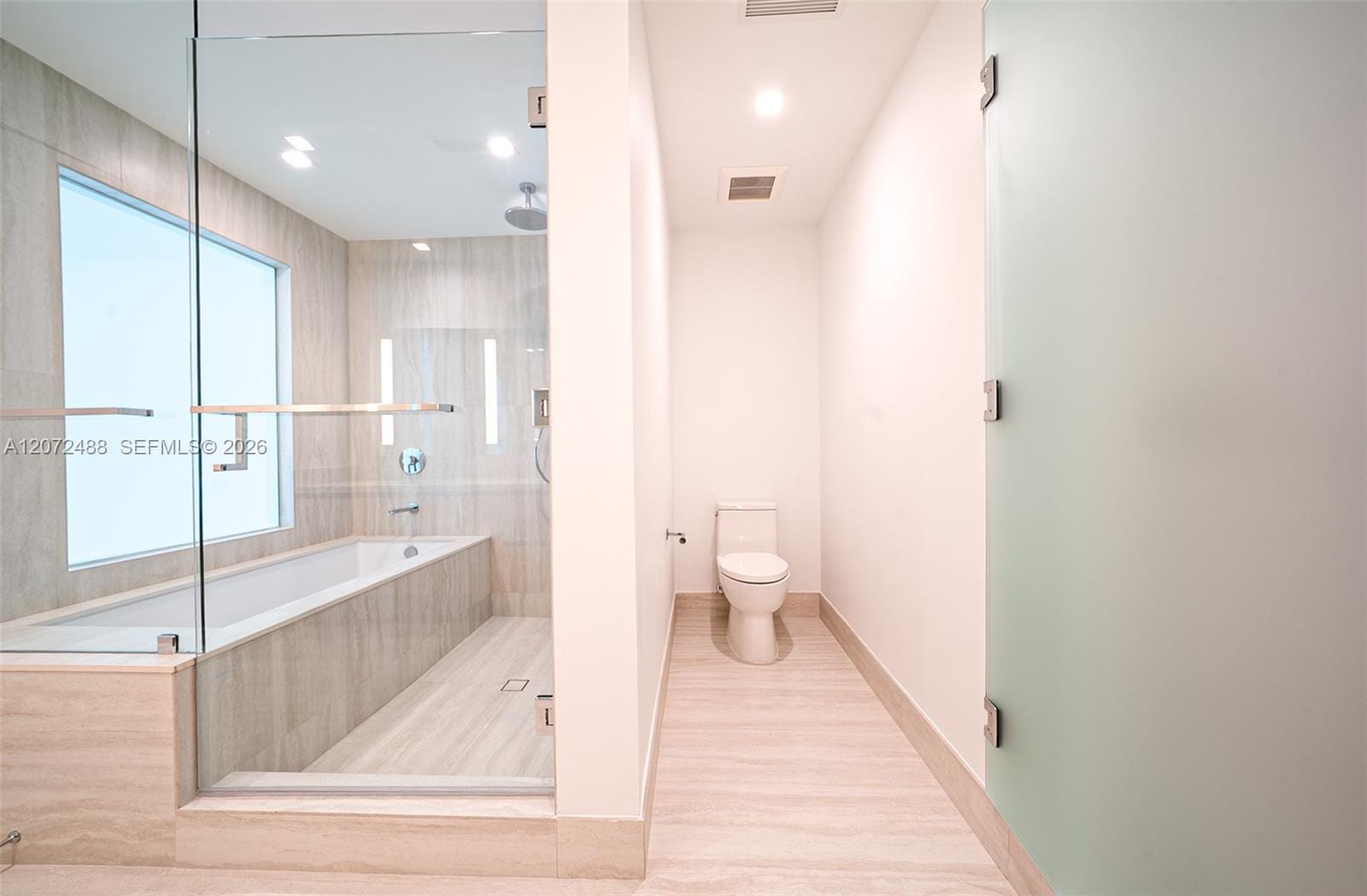 2411 Laguna Circle 809, North Miami, FL 33181 photo 17