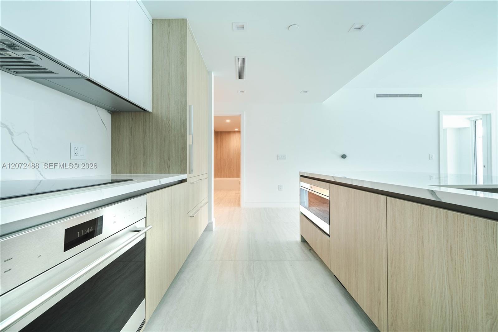 2411 Laguna Circle 809 — photo 10