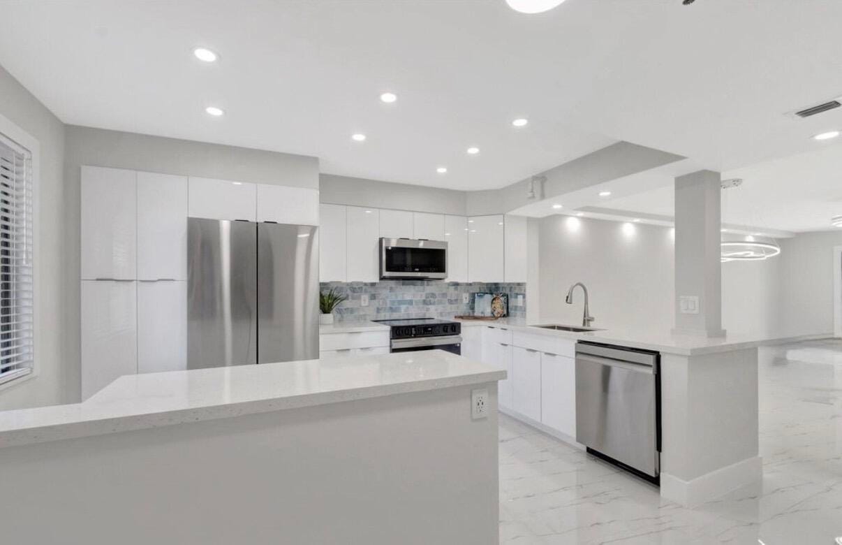 7240 Huntington Lane 202, Delray Beach, FL 33446 photo 2