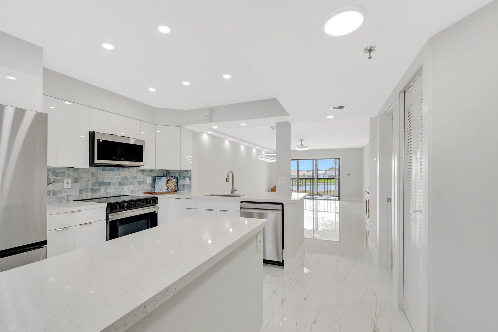 7240 Huntington Lane 202, Delray Beach, FL 33446