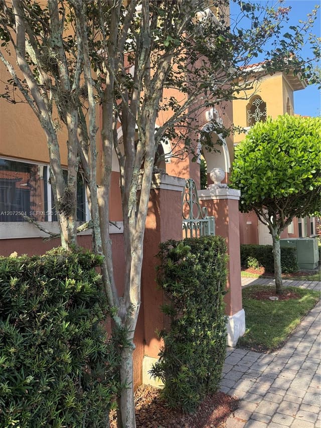 700 SW 106th Avenue 2007, Pembroke Pines, FL 33025