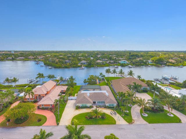 35 Saddleback Road, Jupiter, FL 33469