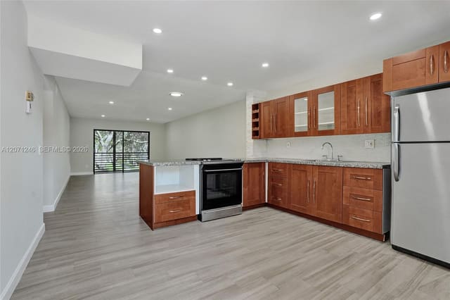 6090 N Sabal Palm Boulevard 208, Tamarac, FL 33319
