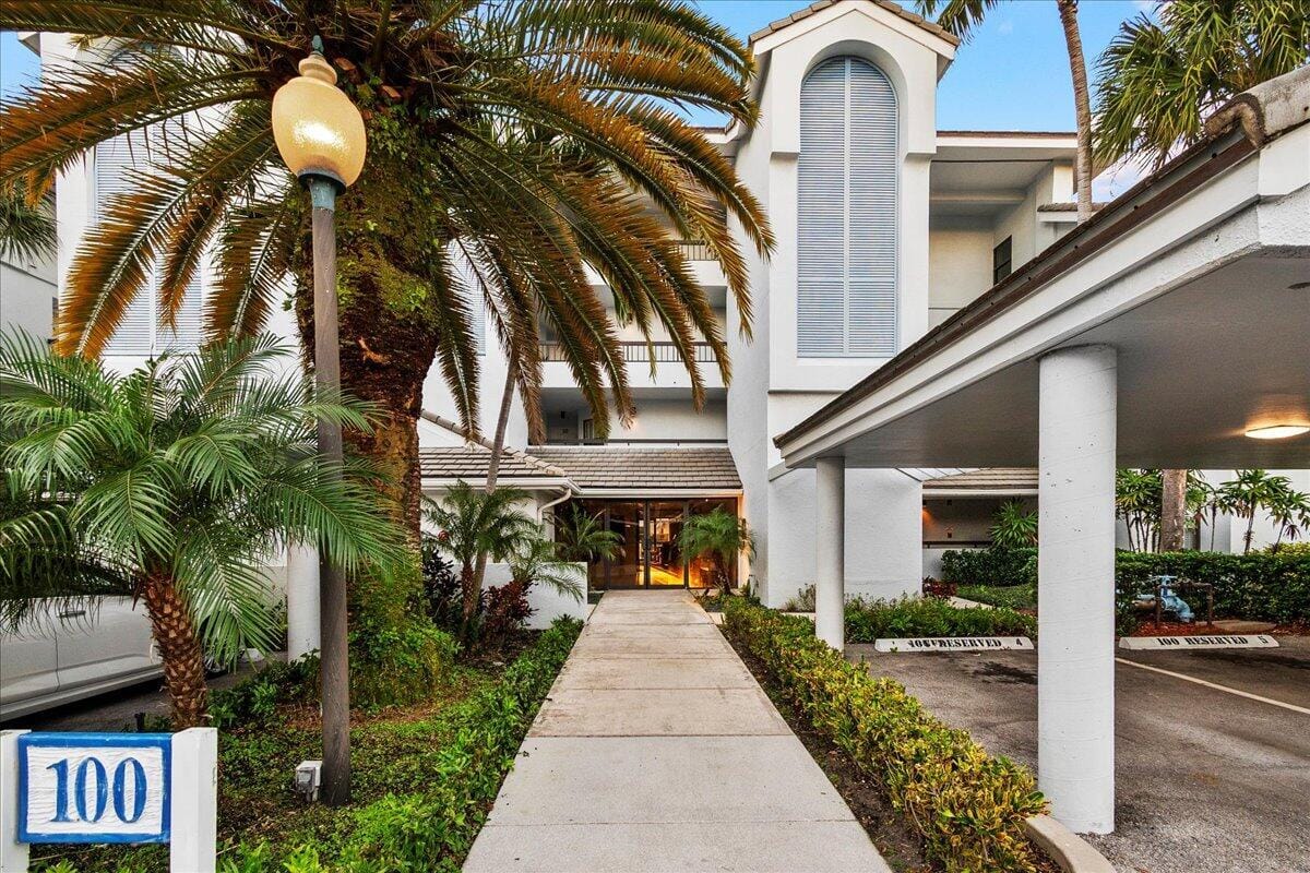 143 Bay Colony Drive N, Juno Beach, FL 33408 photo 2