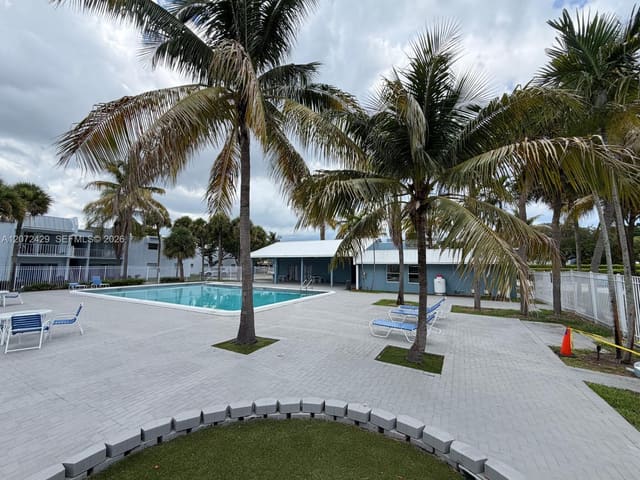 411 Executive Center Drive 109, West Palm Beach, FL 33401