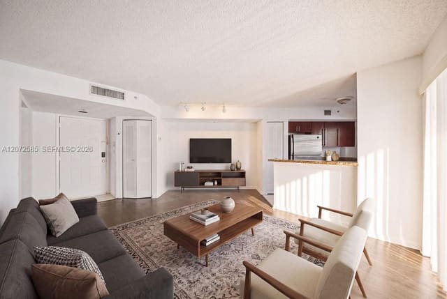 771 N Pine Island Road 205, Paragon Plantation, Plantation, FL