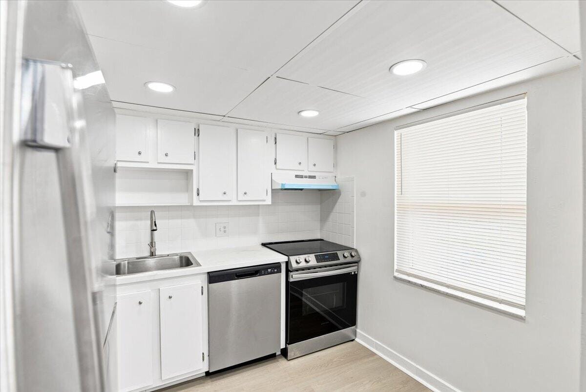 1050 COUNTRY CLUB Drive 306 — photo 11