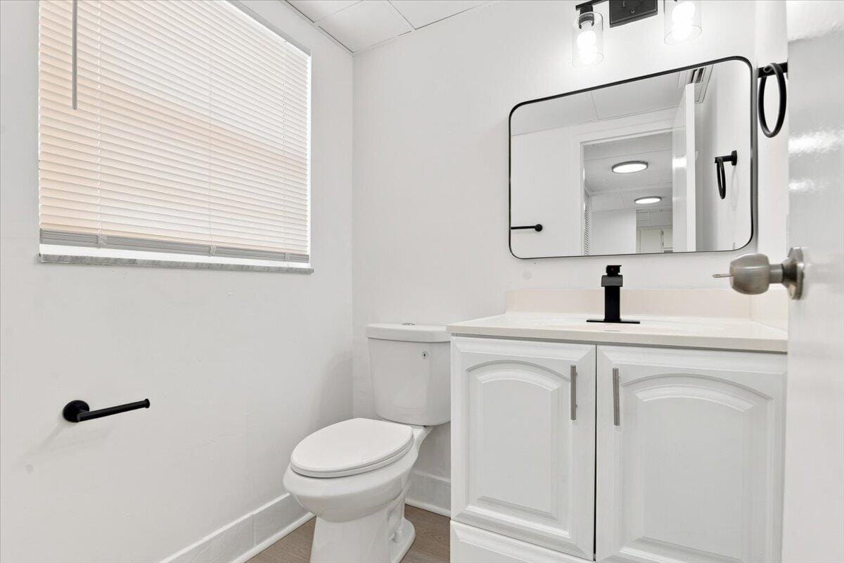 1050 COUNTRY CLUB Drive 306, Margate, FL 33063 photo 15