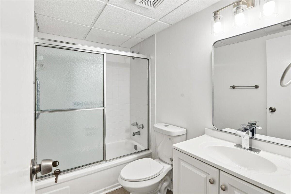 1050 COUNTRY CLUB Drive 306, Margate, FL 33063 photo 26