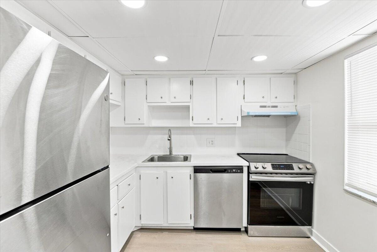 1050 COUNTRY CLUB Drive 306 — photo 10