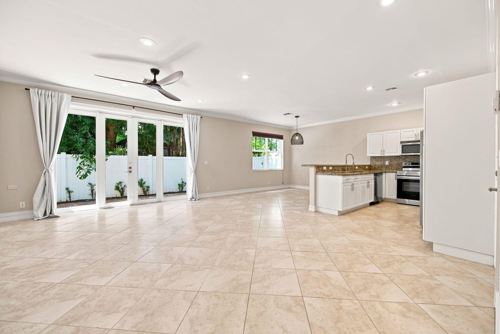 3434 NE 13TH Avenue, Oakland Park, FL 33334 photo 2