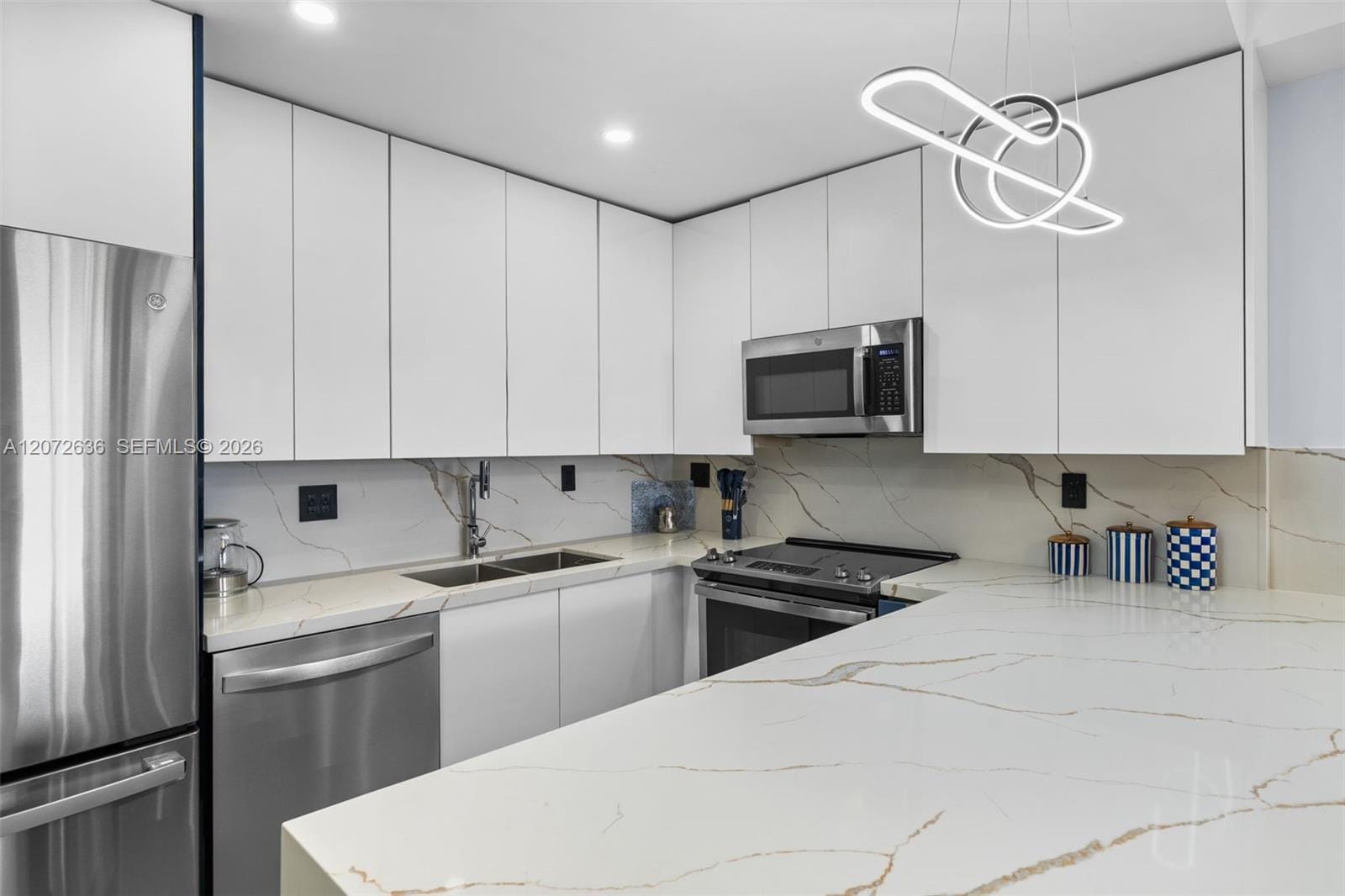 19380 Collins Avenue 826 — photo 4