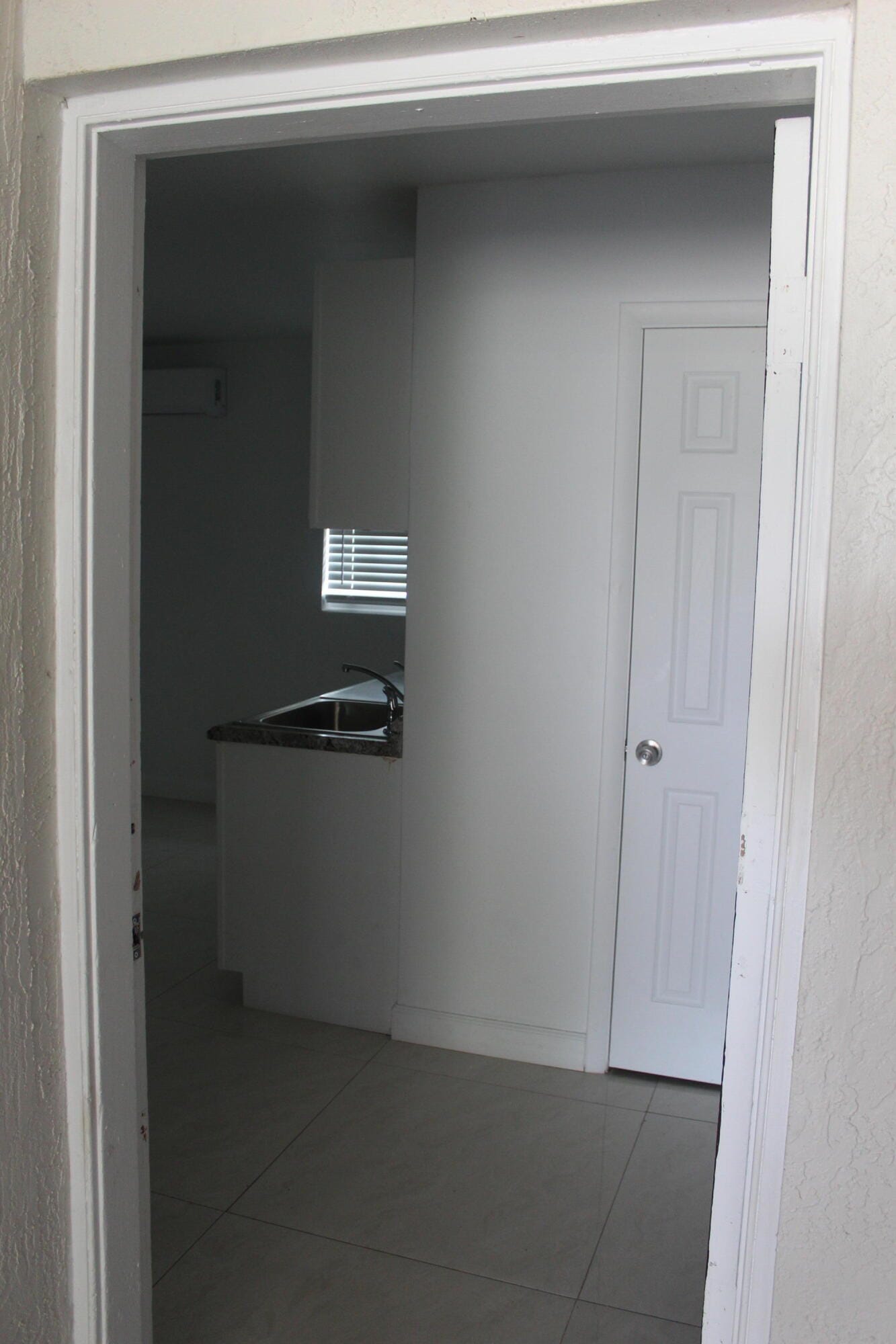 4434 VENUS Avenue c — photo 2