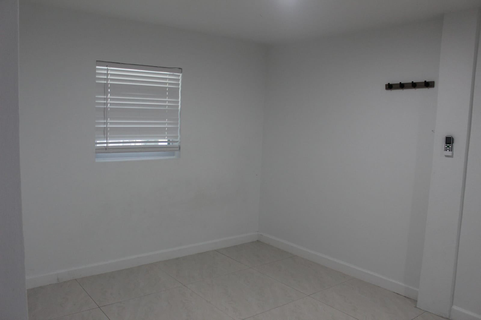 4434 VENUS Avenue c — photo 4