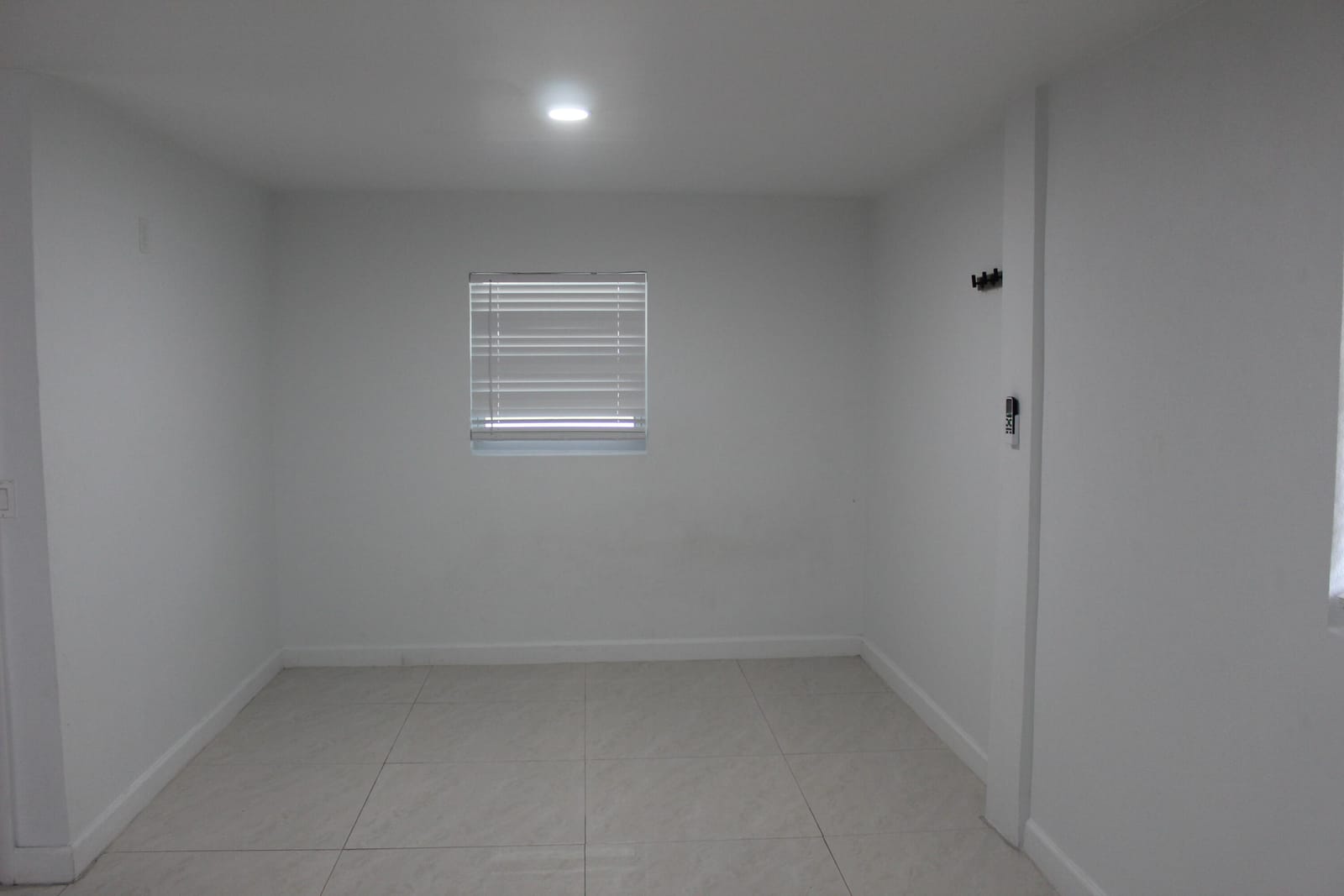 4434 VENUS Avenue c — photo 5
