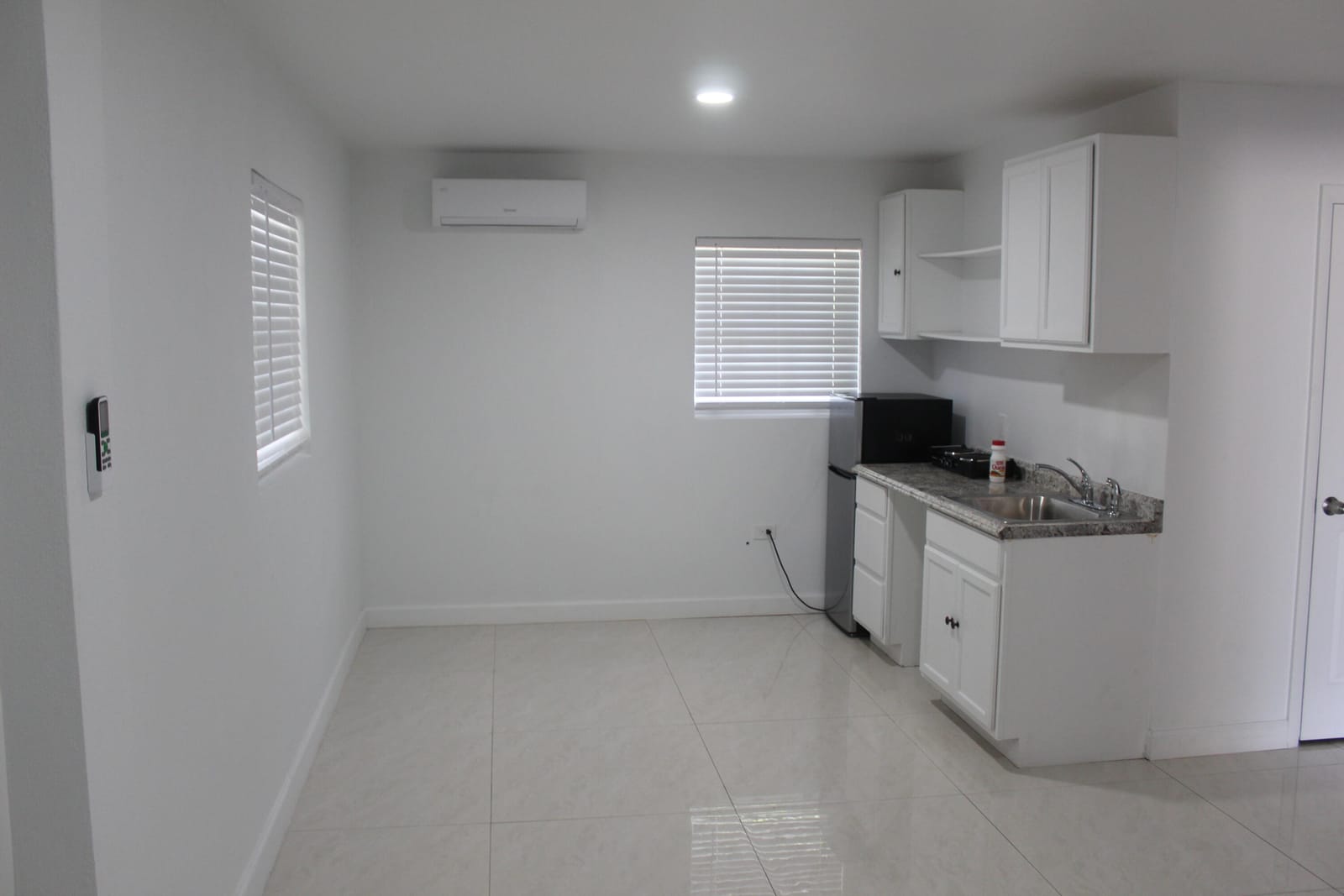4434 VENUS Avenue c — photo 7
