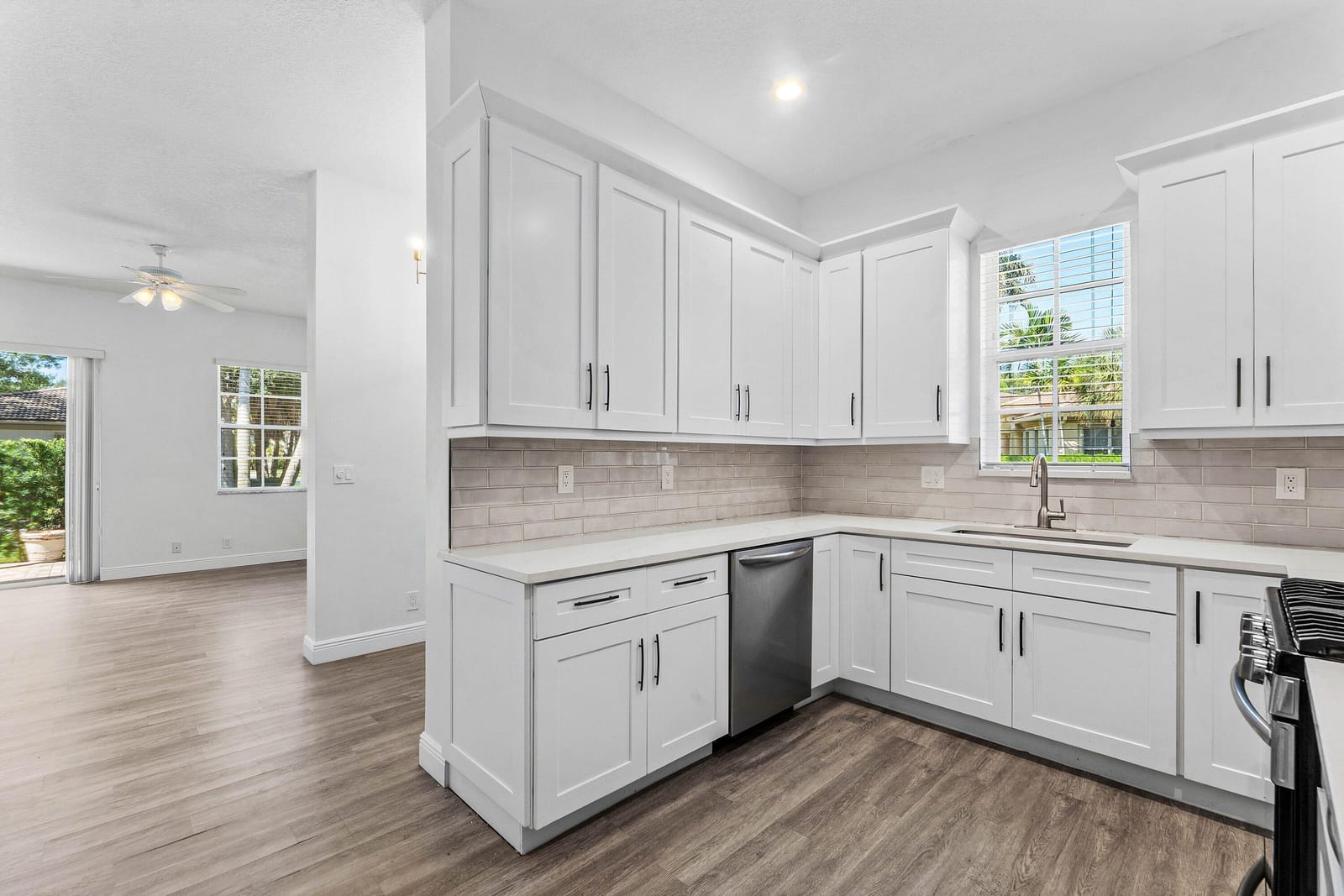 542 TOMAHAWK Court — photo 12