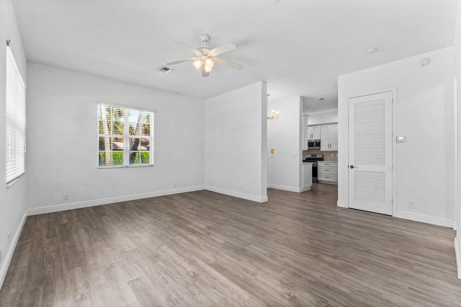 542 TOMAHAWK Court — photo 7