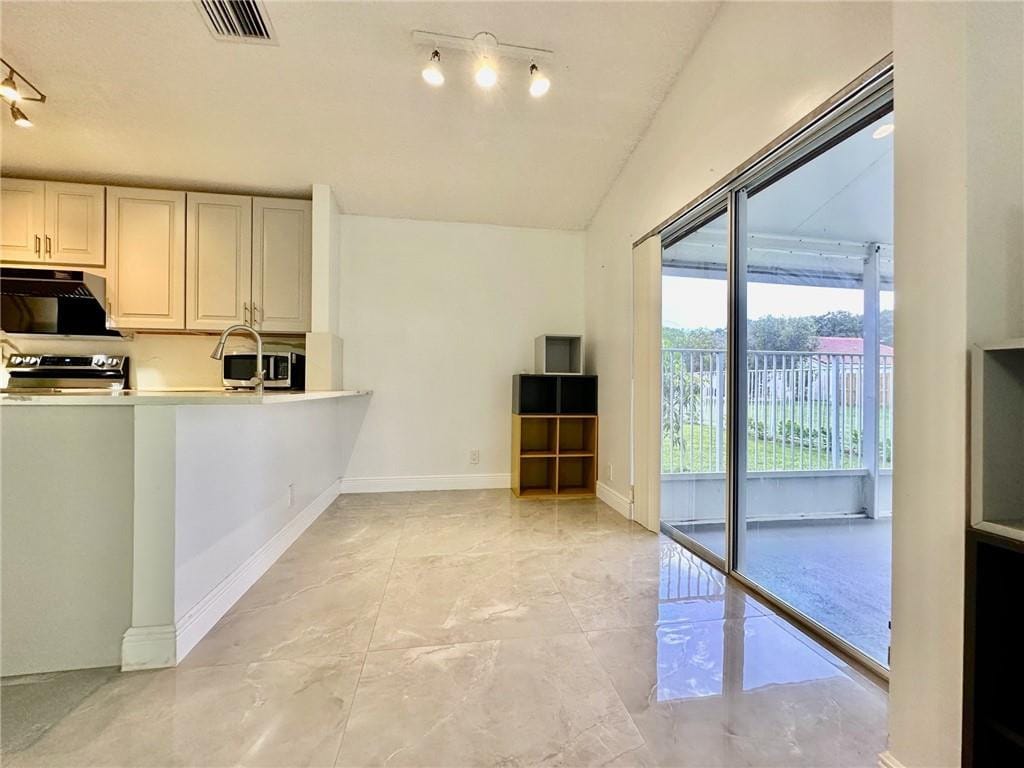 2710 BOGOTA Avenue — photo 10