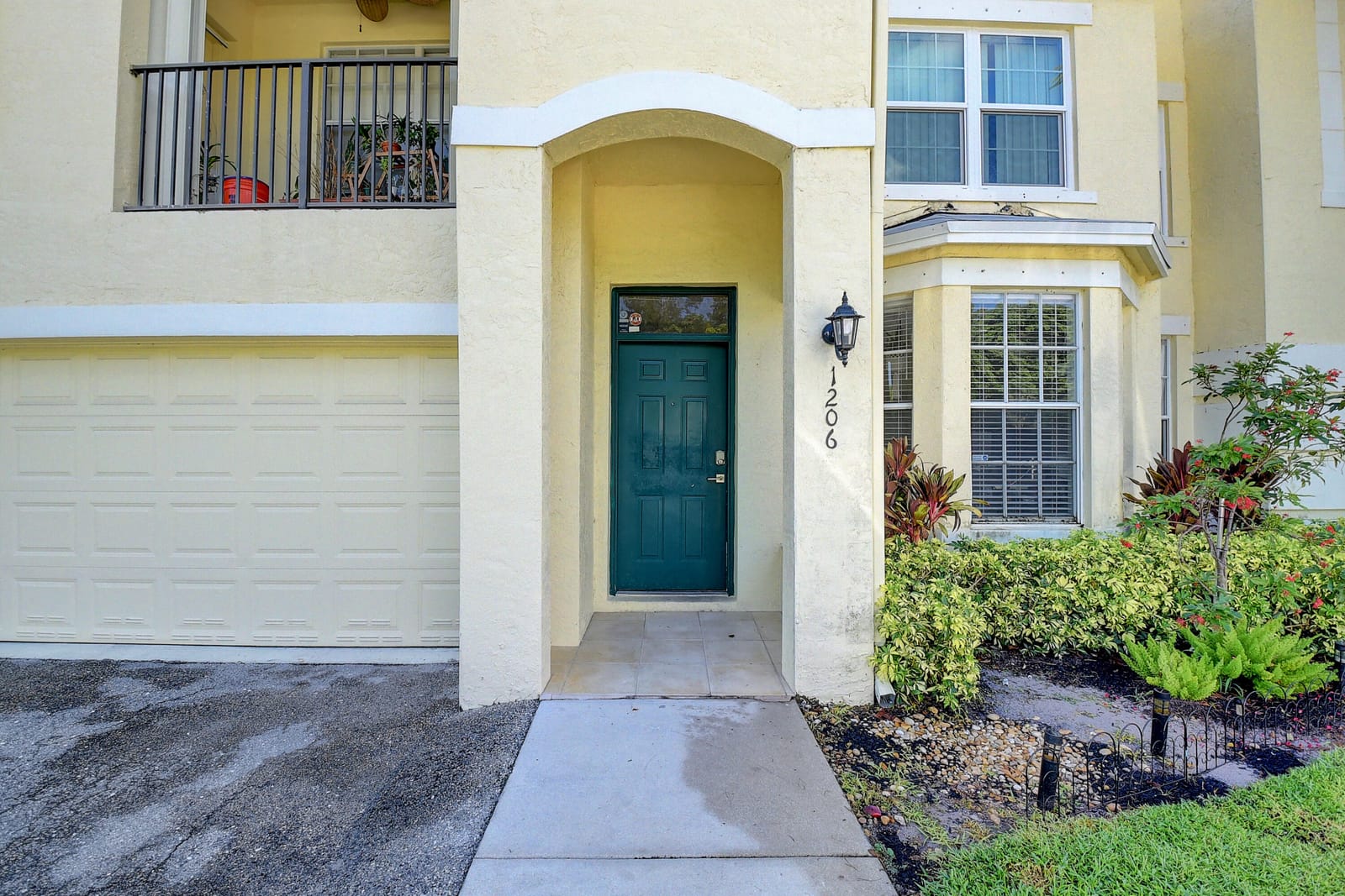 1206 BELMONT Place — photo 2