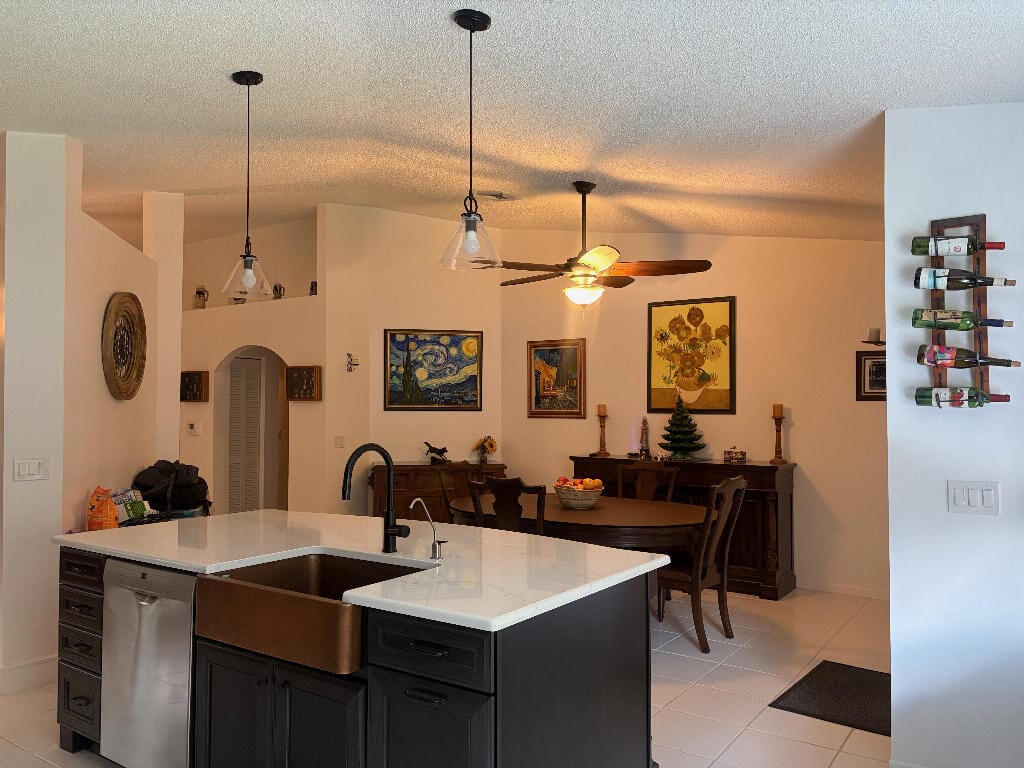 1551 S CLUB Drive — photo 2